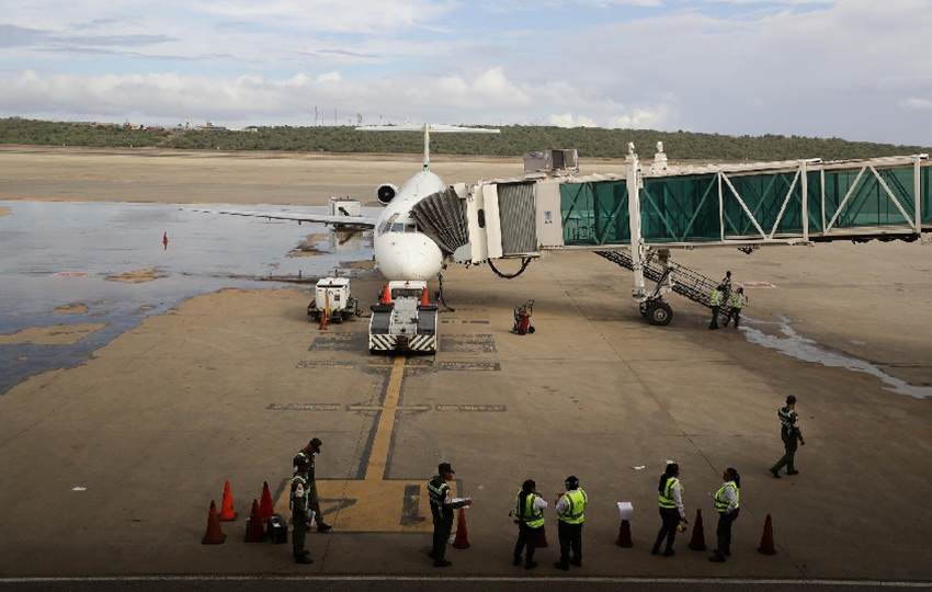 Principal aeropuerto de Venezuela sigue funcionando pese a anuncio de Trump. Foto: EFE Principal aeropuerto de Venezuela sigue funcionando pese a anuncio de Trump. Foto: EFE