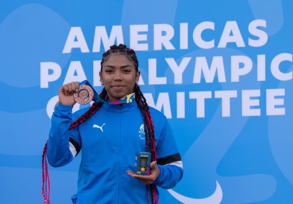 Keitlyn Escobar muestra sui medalla de bronce. Foto: Pandeportes Keitlyn Escobar muestra sui medalla de bronce. Foto: Pandeportes