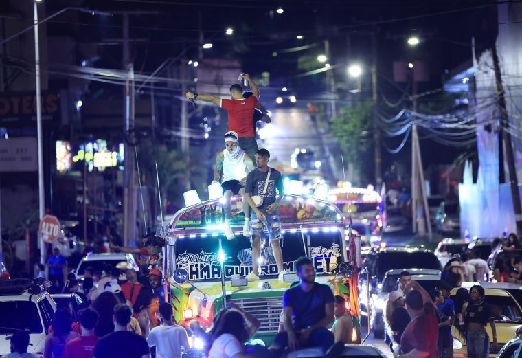 Fanáticos panameños celebran la clasificación al mundial. Foto: EFE Fanáticos panameños celebran la clasificación al mundial. Foto: EFE