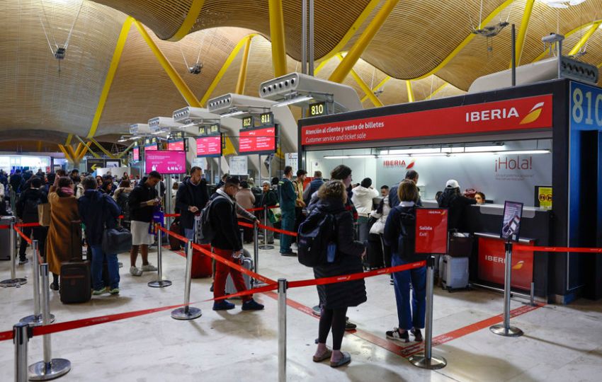Las aerolíneas españolas siguen pendientes de si se prorroga el aviso de la Agencia de Seguridad Aérea (AESA). Foto: EFE Las aerolíneas españolas siguen pendientes de si se prorroga el aviso de la Agencia de Seguridad Aérea (AESA). Foto: EFE