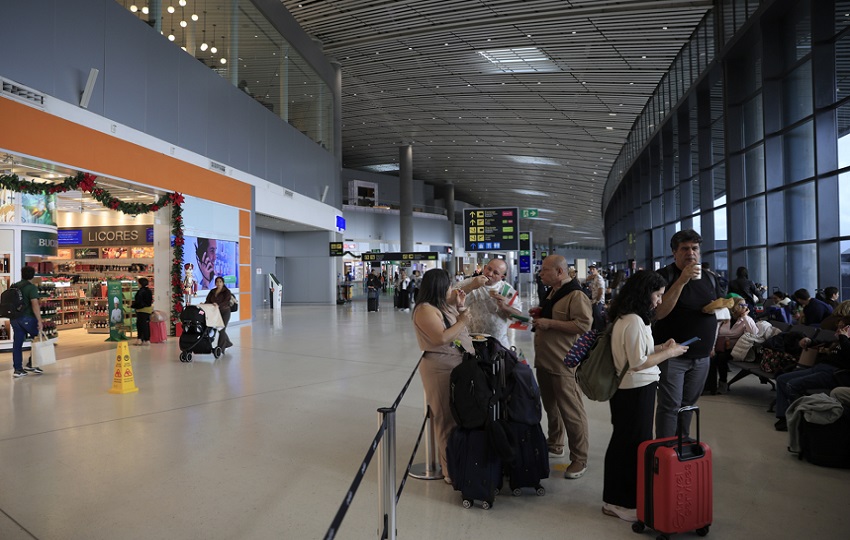 Extendió hasta el 12 de diciembre la suspensión temporal de los vuelos desde y hacia Caracas. Foto: EFE Extendió hasta el 12 de diciembre la suspensión temporal de los vuelos desde y hacia Caracas. Foto: EFE