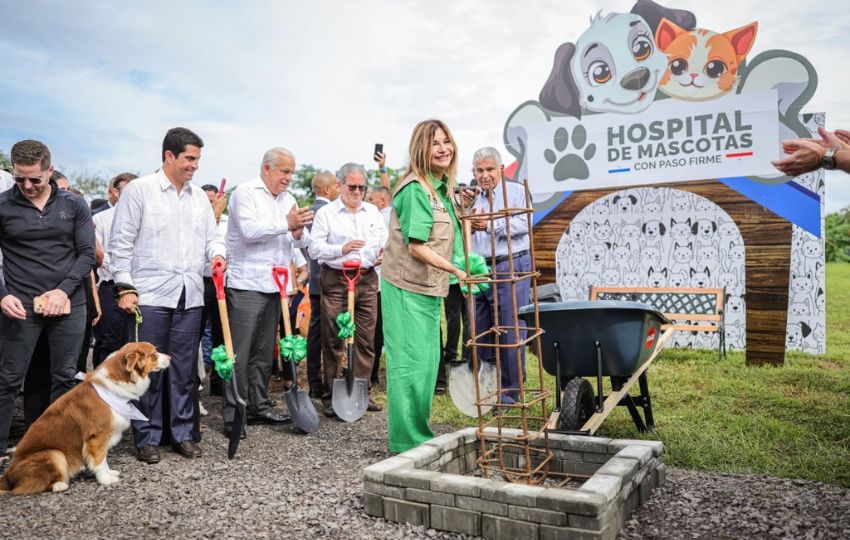 Primera palada del Hospital de Mascotas. Foto: Cortesía