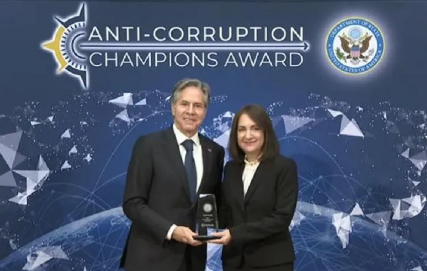 El embajador Cabrera señaló que este premio a Planells "se convierte en deshonra".