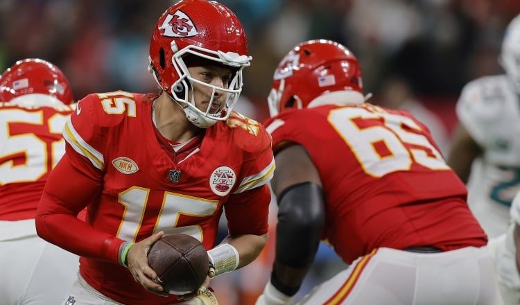 Patrick Mahomes es el mariscal de campo de los Chiefs. Foto: EFE Patrick Mahomes es el mariscal de campo de los Chiefs. Foto: EFE