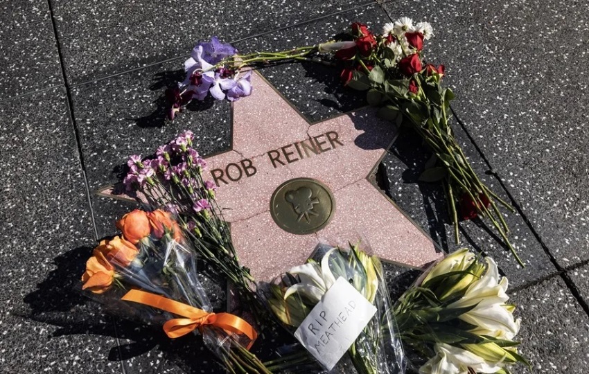 Rob Reiner en el Paseo de la Fama de Hollywood con flores y una corona. Foto: EFE / EPA / Ted Soqui Rob Reiner en el Paseo de la Fama de Hollywood con flores y una corona. Foto: EFE / EPA / Ted Soqui