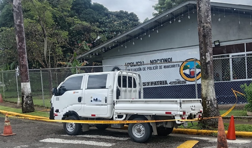 Funcionarios de la ACP, verificó el material hurtado y se informó que se presentará la denuncia correspondiente. Foto. Diómedes Sánchez Funcionarios de la ACP, verificó el material hurtado y se informó que se presentará la denuncia correspondiente. Foto. Diómedes Sánchez