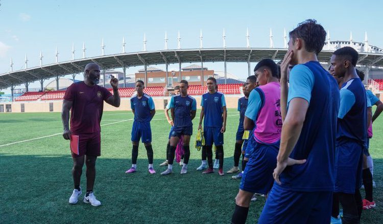 Felipe Baloy (izq.), técnico de la Sub-17. Foto: FPF 