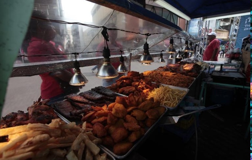 En respuesta a una dieta rica en grasas, los hepatocitos maduros del hígado vuelven a un estado inmaduro.