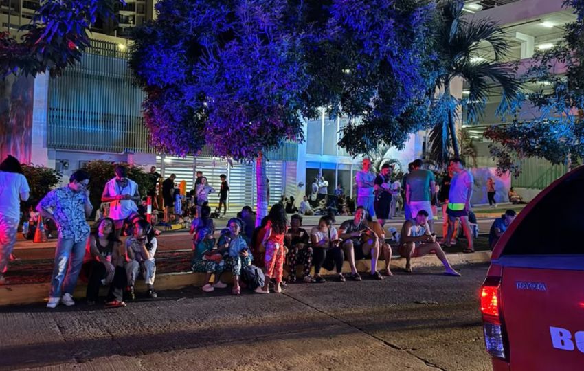 Los residentes fueron evacuados de los edificios. Foto: Cortesía