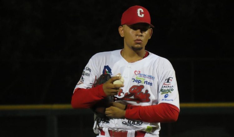 Dereck Gómez, lanzador de Coclé. Foto: Fedebeis Dereck Gómez, lanzador de Coclé. Foto: Fedebeis