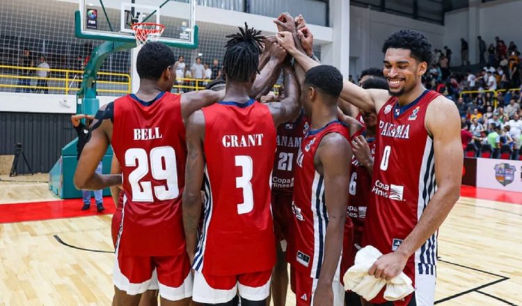 Jugadores de la selección de baloncesto de Panamá. Foto: Fepaba