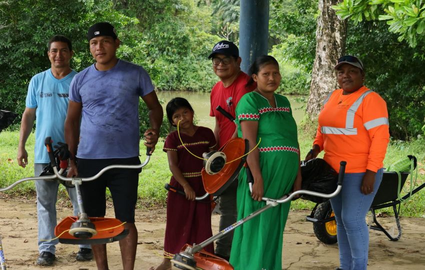 Beneficiados con las donaciones comunitarias. Foto: Cortesía
