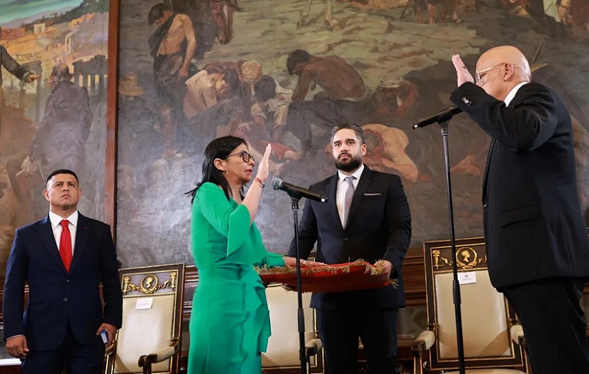 Delcy Rodríguez durante la juramentación. EFE