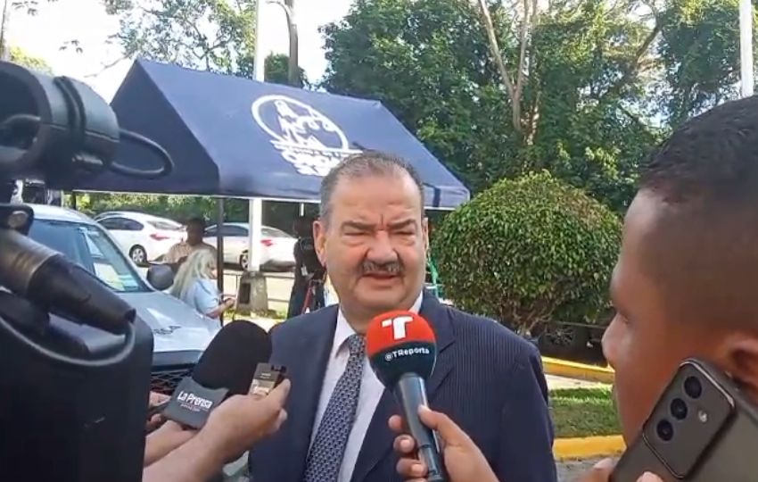 Carlos Carrillo, defensa de Ricardo Martinelli. 