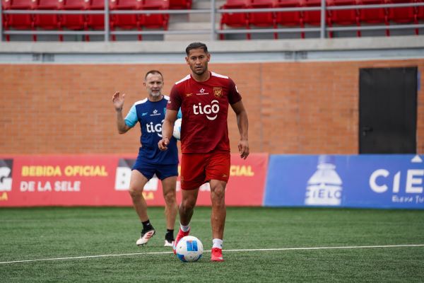 Javier Rivera en los entrenamientos de Panamá. Foto: FPF