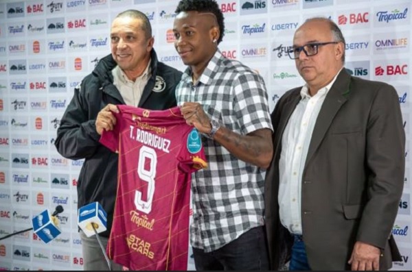 Tomás Rodríguez es presentado en el número 9 en Saprissa. Foto:@deportivo_saprissa