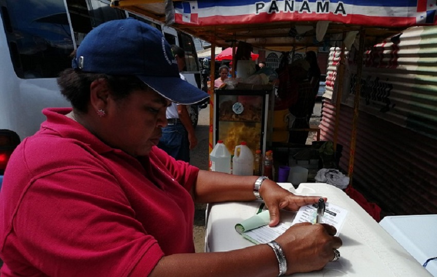  Los operativos, precisó Melo, se realizarán en diferentes horarios, para lo cual se ha habilitado personal, añadiendo que la intención del MINSA no es para "atropellar" a los comerciantes. Foto. Eric Montenegro