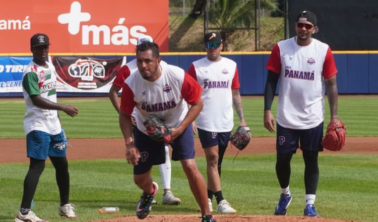 Jugadores de Federales de Chiriquí, se preparan para representar a Panamá en la Serie del Caribe 2026. Foto: Probeis