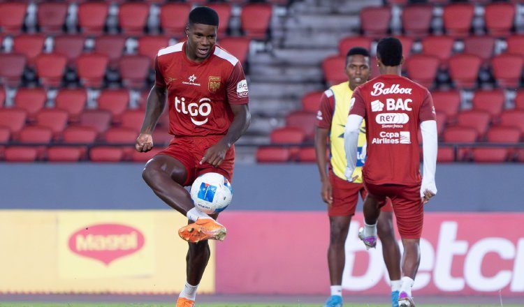 Kadir Barría durante los entrenamientos en la selección de Panamá. Foto: FPF