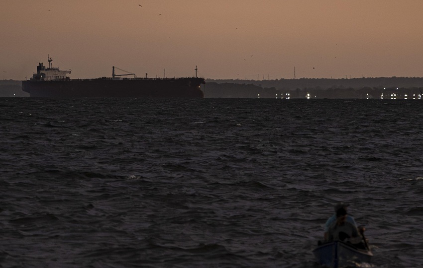 Buques petroleros este sábado, en Maracaibo (Venezuela). Foto: EFE