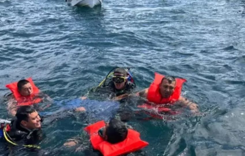 La embarcación se volcó debido a fuertes ráfagas de viento. Foto: Cortesía