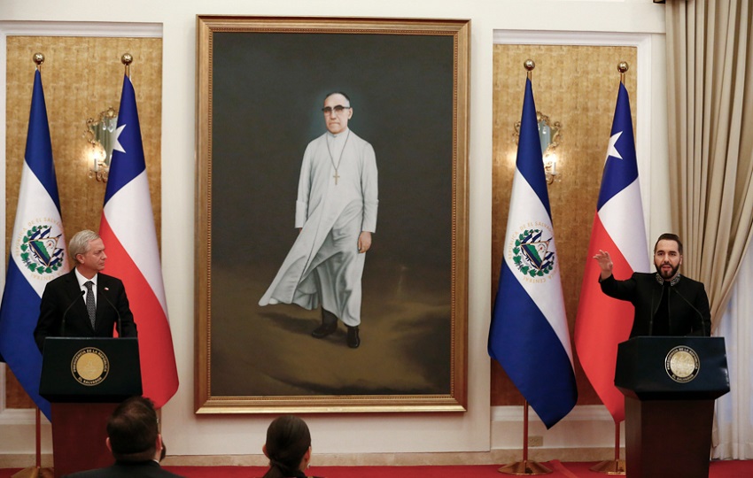 El presidente de El Salvador, Nayib Bukele (d), habla en una rueda de prensa durante una reunión con el presidente electo de Chile, José Antonio Kast, este 30 de enero de 2026, en San Salvador. EFE El presidente de El Salvador, Nayib Bukele (d), habla en una rueda de prensa durante una reunión con el presidente electo de Chile, José Antonio Kast, este 30 de enero de 2026, en San Salvador. EFE