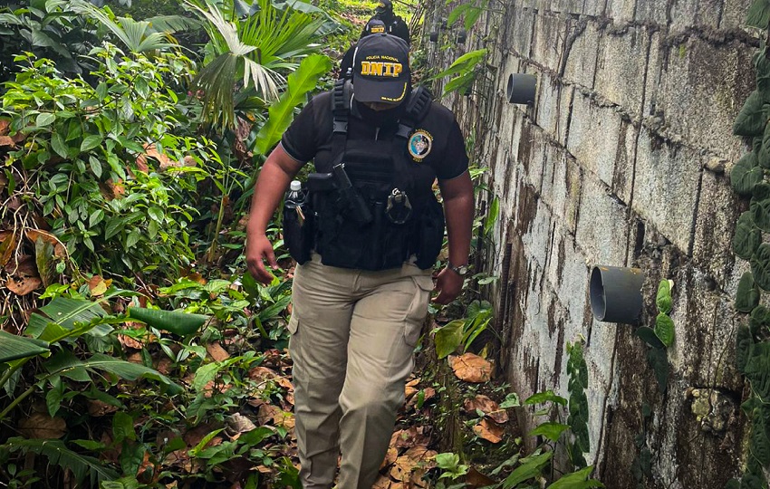 Kenneth Quintero De Sedas, de 21 años, iba caminando cuando fue sorprendido por un sujeto que le efectuó varios disparos. Kenneth Quintero De Sedas, de 21 años, iba caminando cuando fue sorprendido por un sujeto que le efectuó varios disparos.