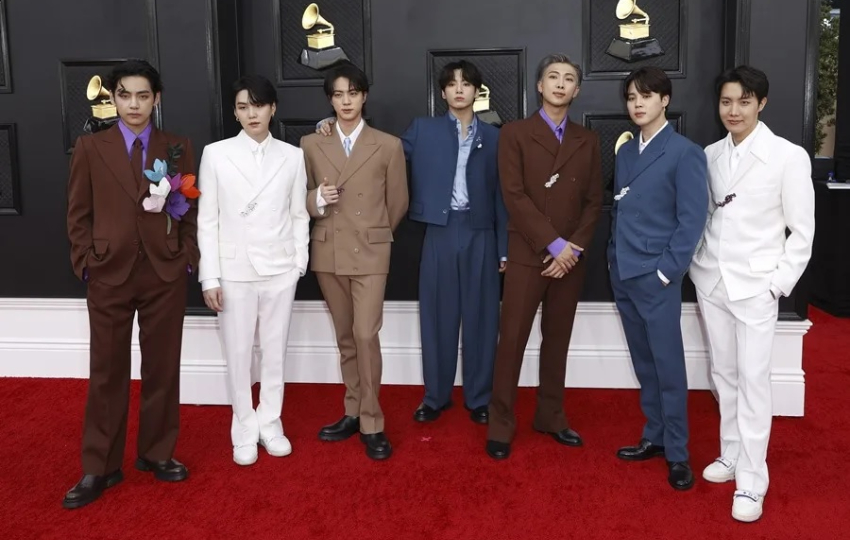 V, Suga, Jin, Jungkook, RM, Jimin y J-Hope de BTS. Foto: EFE / EPA / David Swanson
