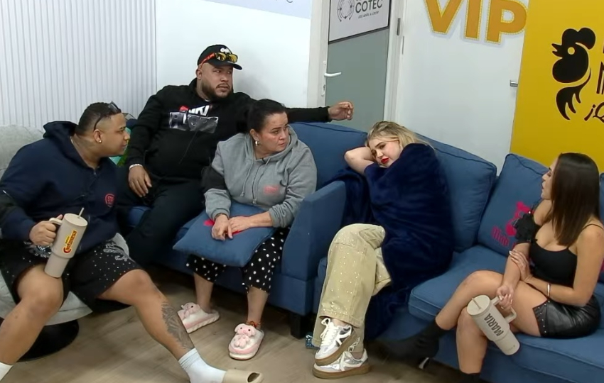 'El Pulgas', Rikiplos, 'La Tía', 'La Rusa' y María Del Pilar. Foto: Youtube / 'Parking de Yen Video'