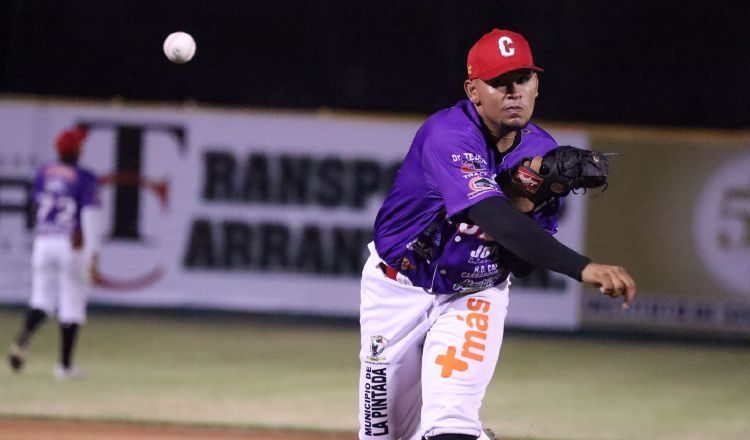 Dereck Gómez, Lanzador del Año del Campeonato Nacional de Béisbol Juvenil 2026. Foto: Fedebeis