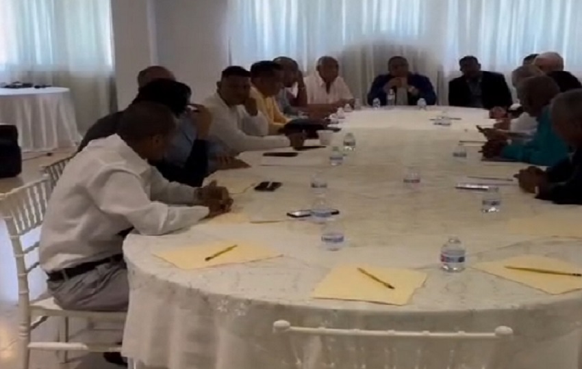 El alcalde Diógenes Galván se puso a disposición de los representantes, porque creyó que no fue una buena acción “que este fuera ventilado por terceros. Foto. Diómedes Sánchez