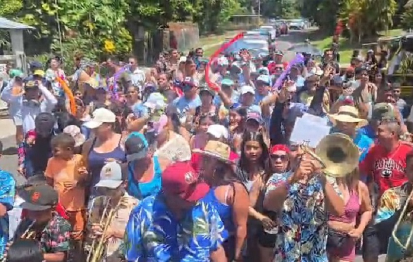 Esta fiesta es aprovechada por los vendedores informales para generar mayores ingresos. Foto. Eric Montenegro