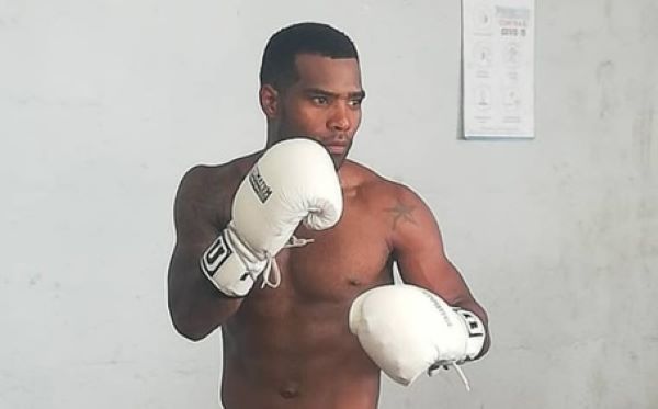 Jezreel Corrales ganó en México. Foto: Instagram