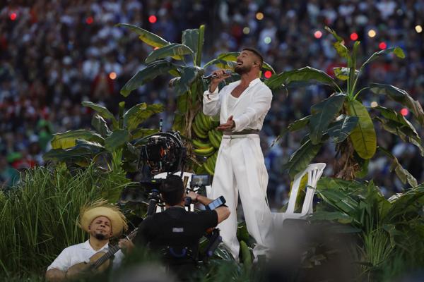 Ricky Martin apareció de sorpresa en en el Supero Bowl. Foto: EFE