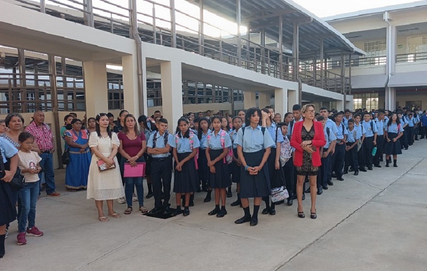 La directora regional de Educación, Daysi Atencio, dijo que 58 centros fueron incluidos en el plan de mantenimiento, con un avance que supera el 80% de los trabajos programados. Foto. Thays Domínguez