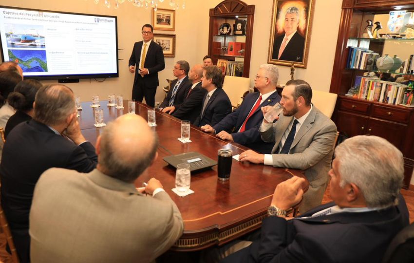 Reunión de representantes de Royal Caribbean Group con el presidente José Raúl Mulino. Foto: Cortesía