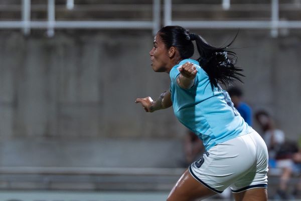 Rebeca Espinosa festeja su gol