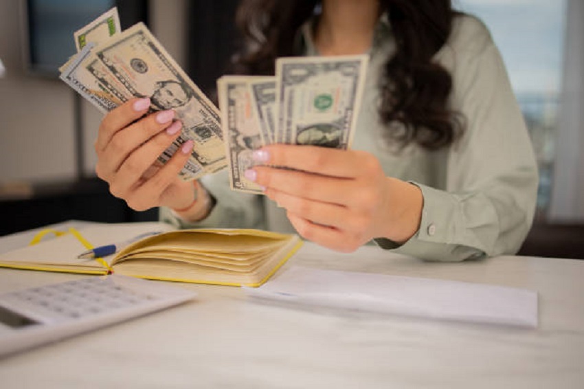 Las mujeres reciben mejores salarios mensuales, en promedio, que los hombres. Foto ilustrativa