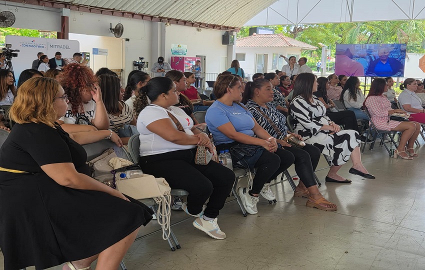 Panameñas de todas las edades refuerzan sus habilidades.  Vivian Jiménez