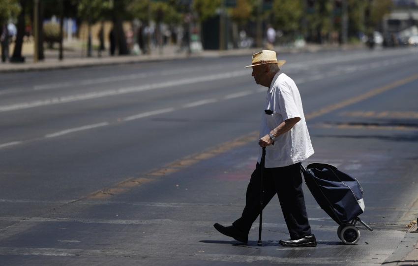 '¿Qué hace envejecer más?: dormir poco y mal', explica el neurocientífico Francisco Mora Teruel. Foto: EFE /  Elvis González