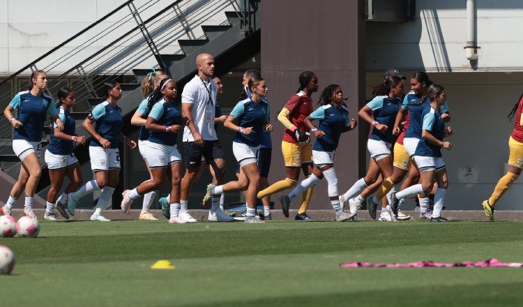 Equipo femenino Sub-17 en entrenamientos. Foto: FPF