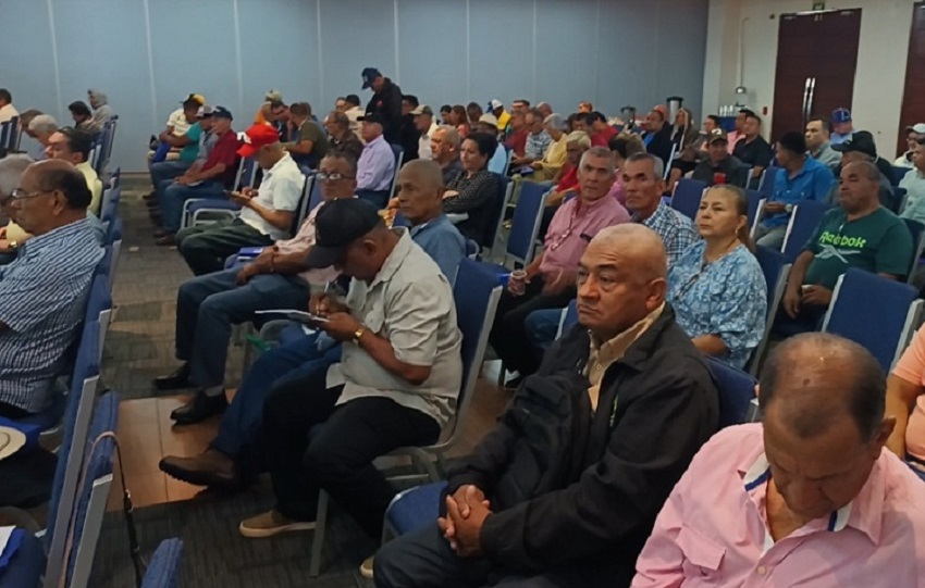 Los miembros precisaron que ya empieza a dejar sentir el peso de los efectos negativos de la guerra. Foto. Melquíades Vásquez Los miembros precisaron que ya empieza a dejar sentir el peso de los efectos negativos de la guerra. Foto. Melquíades Vásquez