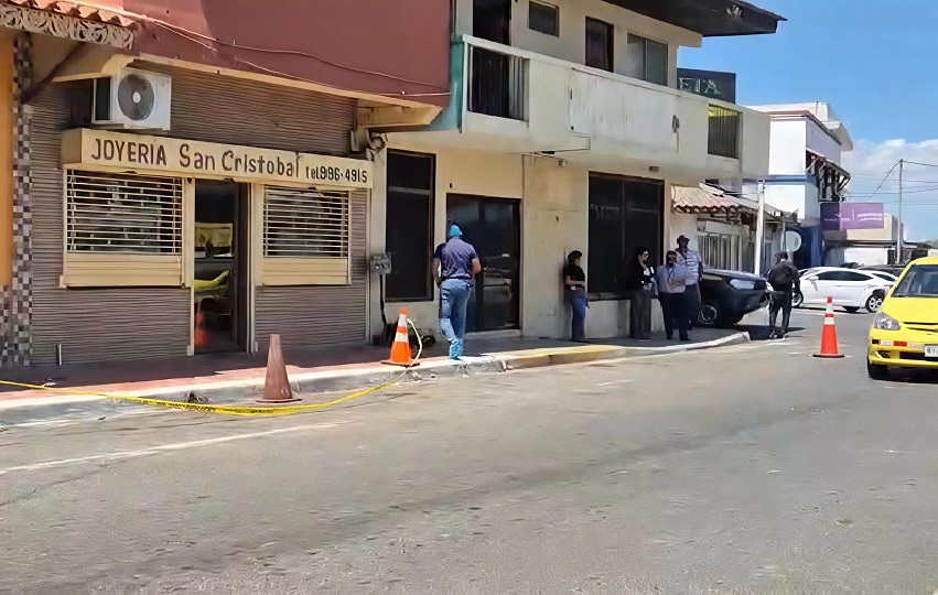 La dueña del local destaca que de continuar la situación se verá en la necesidad  de cerrar el negocio. Foto. Thays Domínguez