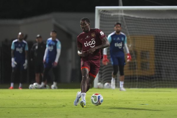 El defensa José 'Coto' Córdoba en los entrenamientos. Foto: FPF