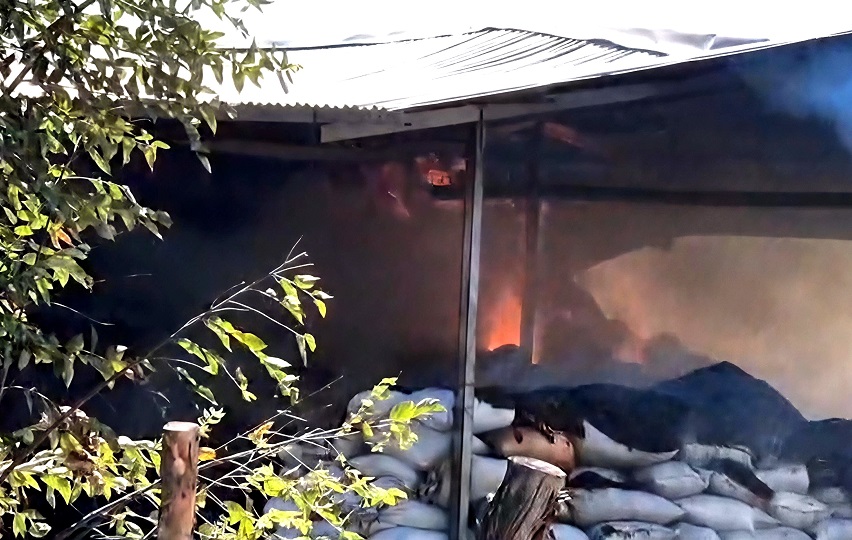 En las labores participaron al menos diez unidades de bomberos, con apoyo de varios carros cisterna y personal privado presente en el área En las labores participaron al menos diez unidades de bomberos, con apoyo de varios carros cisterna y personal privado presente en el área