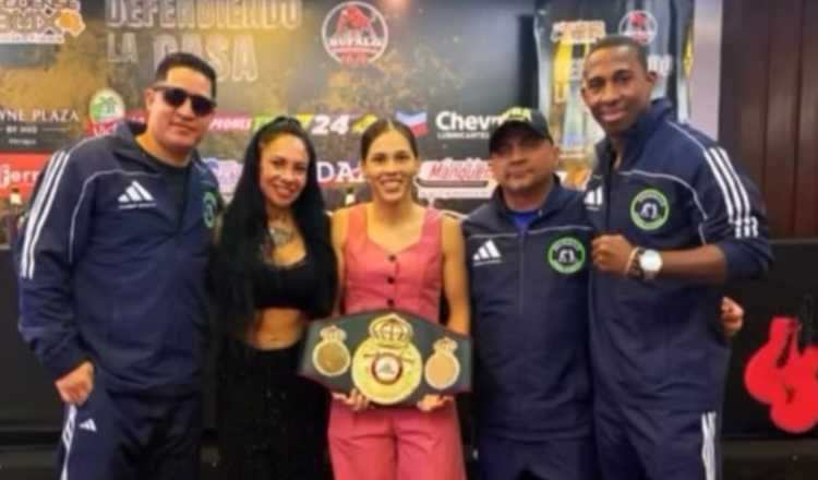 La campeona panameña Nataly Delgado (cent.), junto a Yanissa Castrellón, ambas en Nicaragua, listas para sus combates. Foto:Insgram La campeona panameña Nataly Delgado (cent.), junto a Yanissa Castrellón, ambas en Nicaragua, listas para sus combates. Foto:Insgram