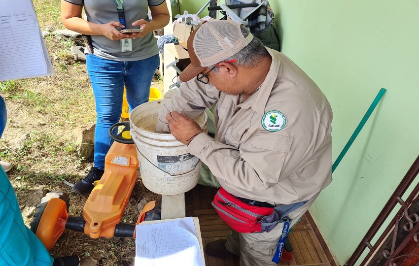 Se insta a la población a eliminar todos los recipientes en desuso que puedan acumular agua. Foto: Cortesía Se insta a la población a eliminar todos los recipientes en desuso que puedan acumular agua. Foto: Cortesía