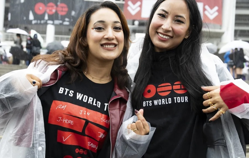 Fans del grupo de K-pop BTS en las puertas del estado de Goyang, Corea del Sur. Foto: EFE / EPA / Jeon Heon-Kyun