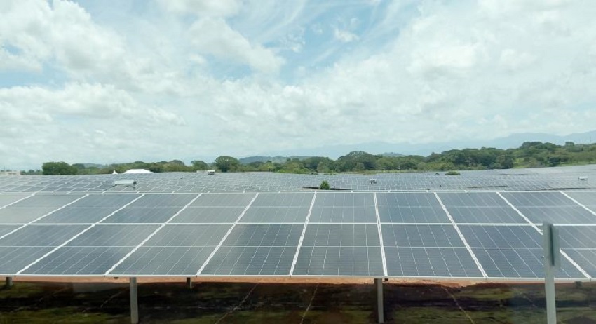 Paneles solares instalados en terrenos de la Facultad de Ciencias Agropecuarias de la Universidad de Panamá, en Chiriquí. Foto: Cortesía Paneles solares instalados en terrenos de la Facultad de Ciencias Agropecuarias de la Universidad de Panamá, en Chiriquí. Foto: Cortesía