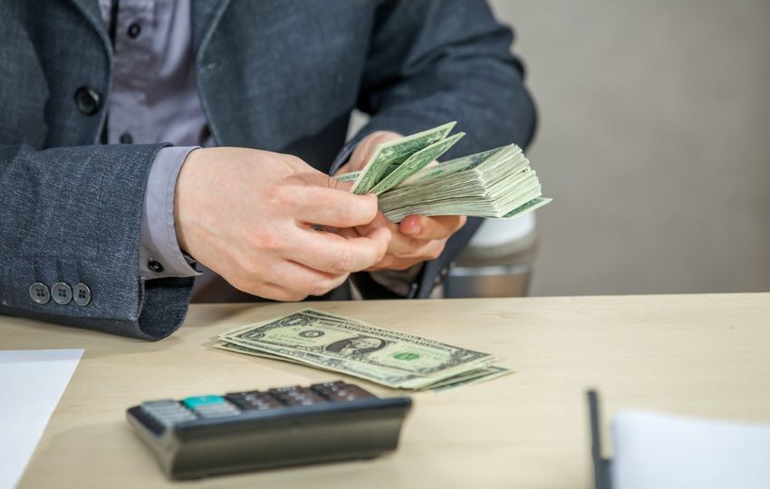 El 82% de los talentos señala que el décimo tercer mes les ayuda a aliviar la presión financiera. Foto: Cortesía